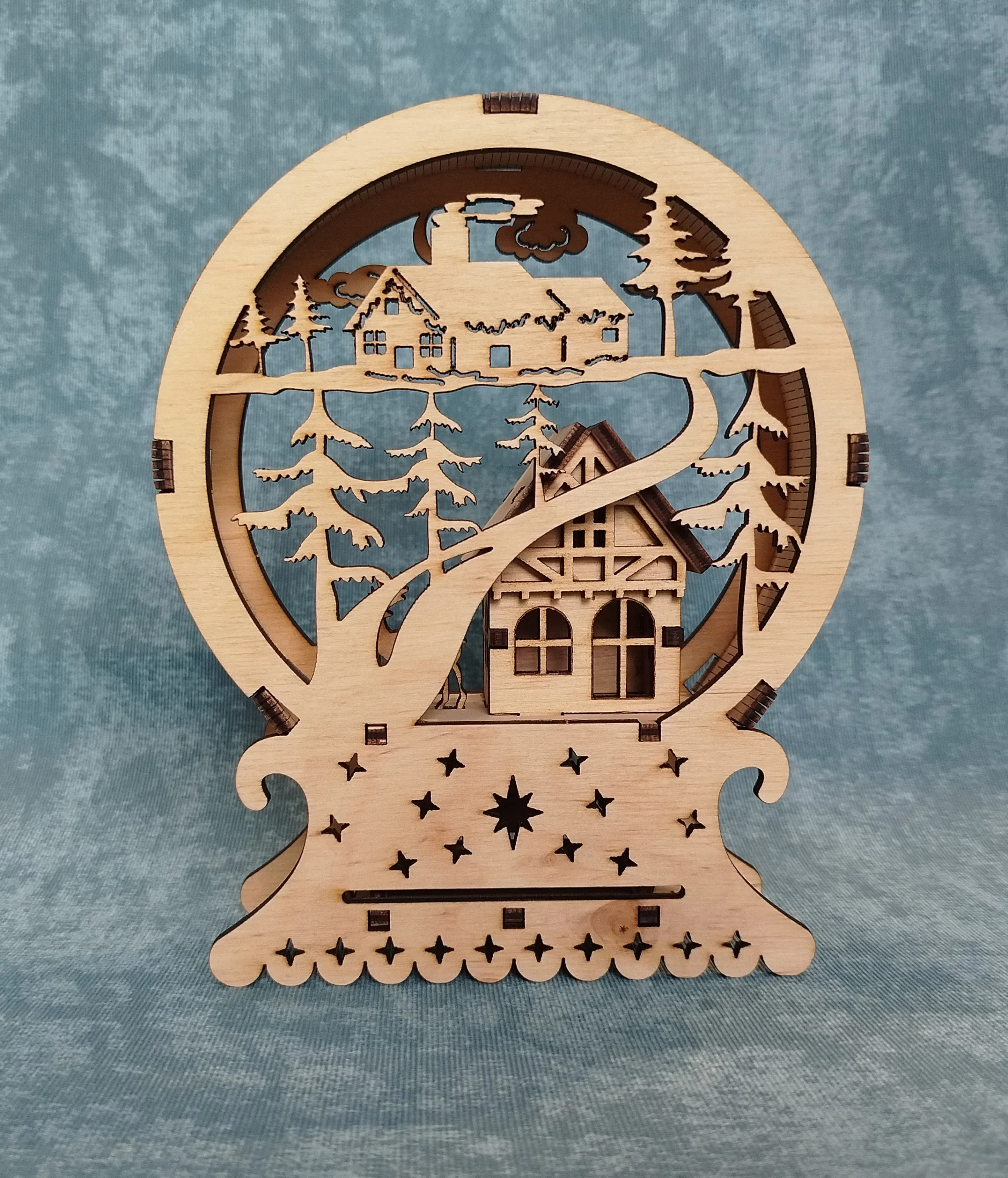 Деревянный декоративный снежный шар "Зимняя сказка"