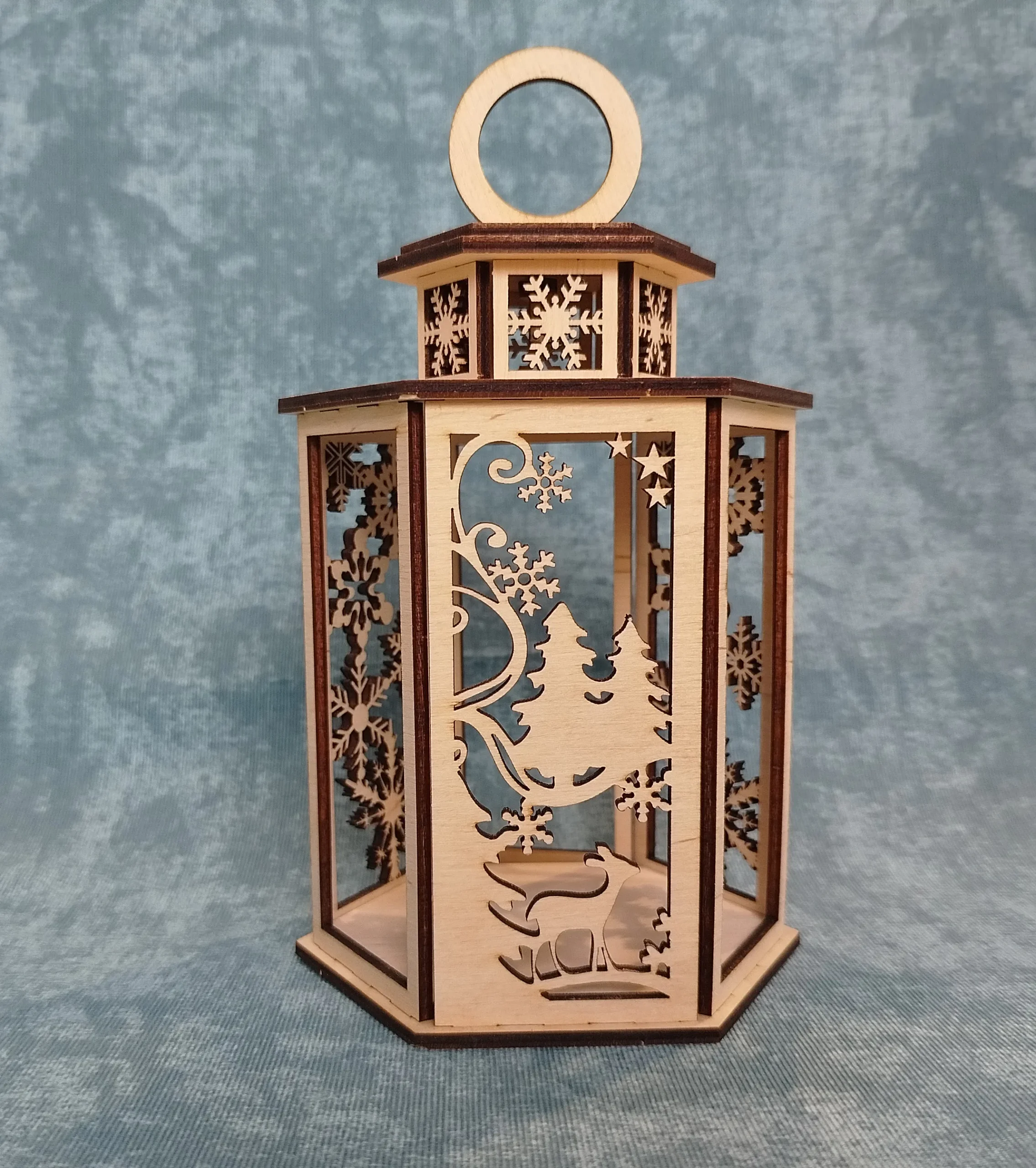 Новогодний фонарик с резными окошками