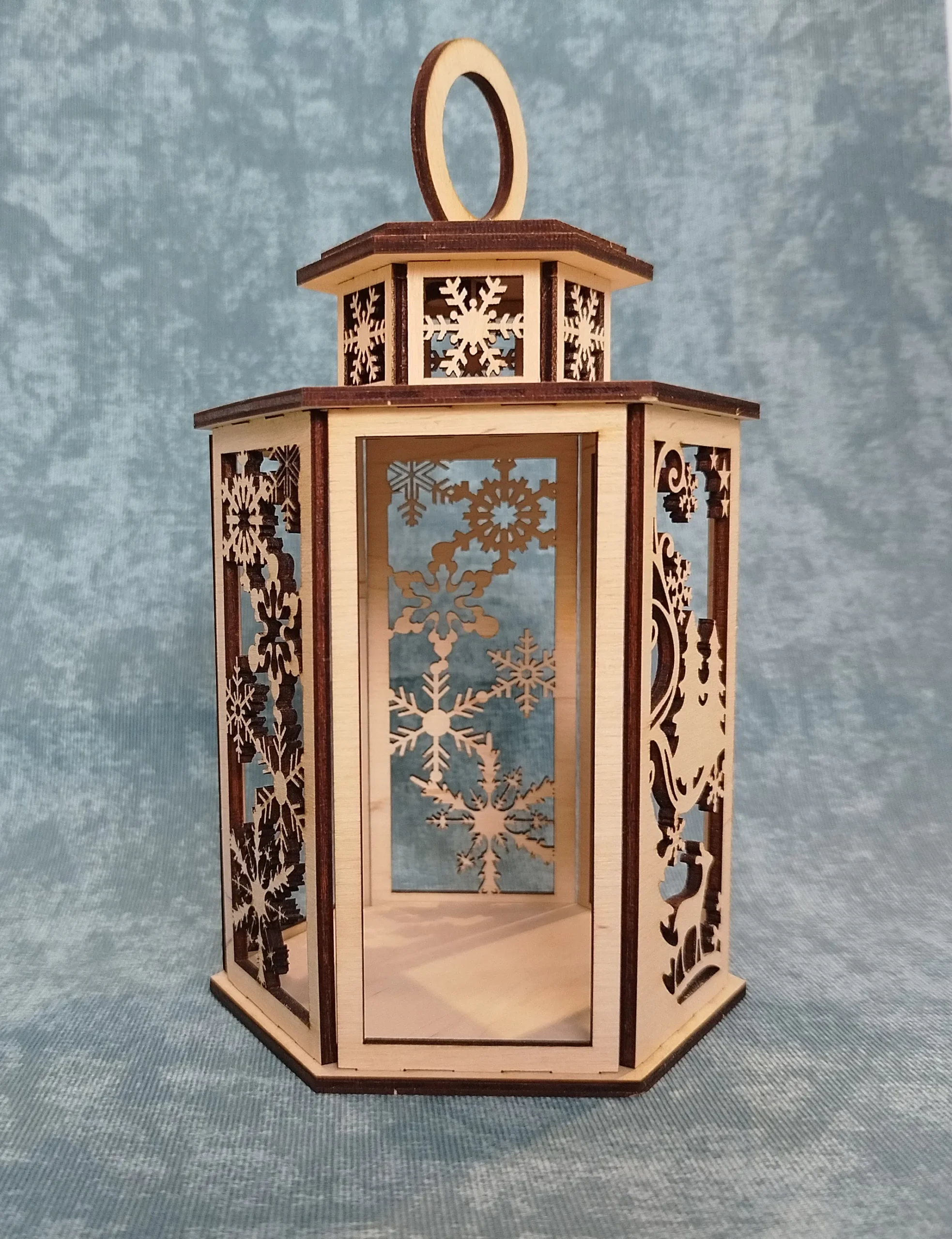 Новогодний фонарик с резными окошками — изображение 3