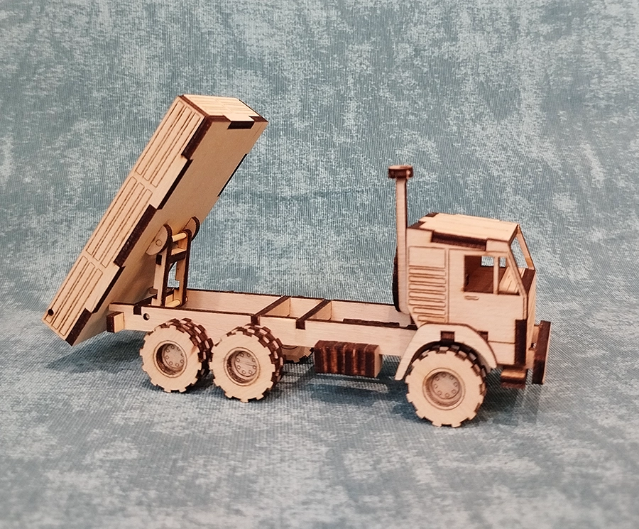Миниатюра «Самосвал» — деревянная модель с подвижным кузовом — изображение 3