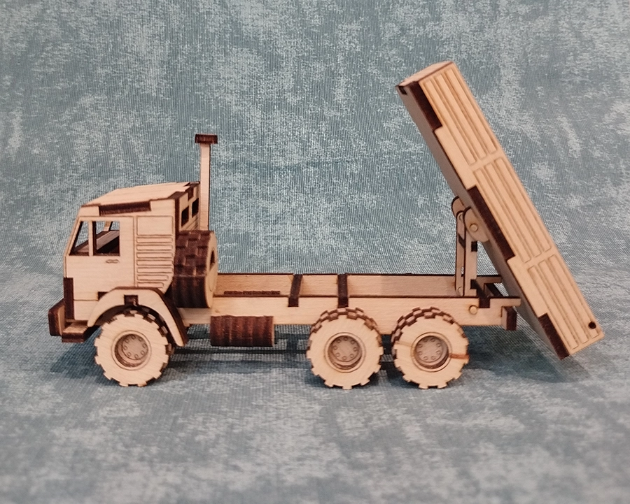 Миниатюра «Самосвал» — деревянная модель с подвижным кузовом